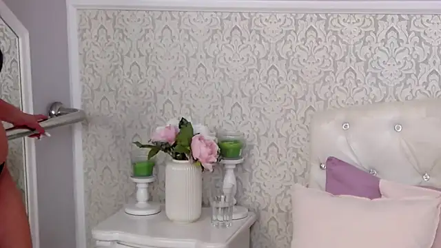 RosalieNorman online show from January 8, 2025, 11:30 pm