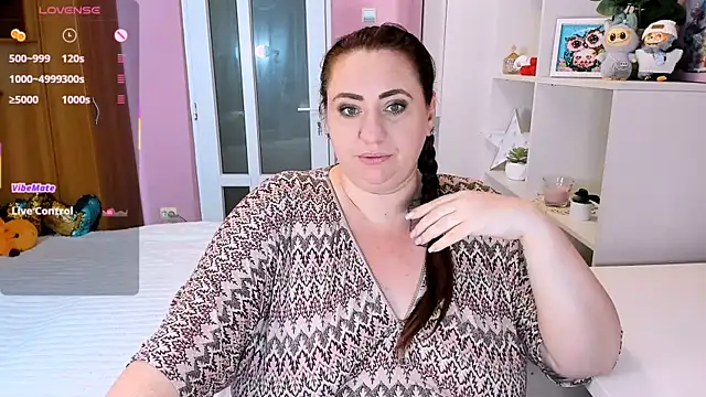 lovely adelle online show from November 24, 2025, 8:19 pm