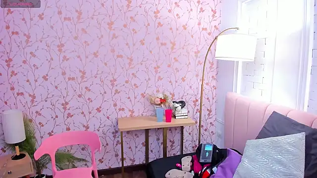 amber-hill online show from September 27, 2025, 6:57 pm