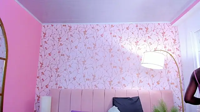 amber-hill online show from October 6, 2025, 7:11 pm