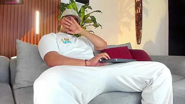 lucasanto  online show from February 20, 2026, 3:36 am