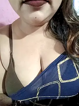 Snapshot of Beautyy38 chatting on February 4, 2025, 3:11 am Beautyy38 online show from February 4, 2025, 3:11 am