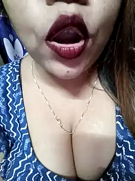 Snapshot of Beautyy38 chatting on February 21, 2025, 7:21 pm Beautyy38 online show from February 21, 2025, 7:21 pm