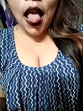 Snapshot of Beautyy38 chatting on February 21, 2025, 10:26 pm Beautyy38 online show from February 21, 2025, 10:26 pm