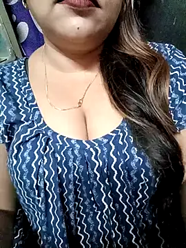 Snapshot of Beautyy38 chatting on February 28, 2025, 7:25 pm Beautyy38 online show from February 28, 2025, 7:25 pm