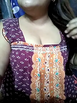 Snapshot of Beautyy38 chatting on March 7, 2025, 7:27 pm Beautyy38 online show from March 7, 2025, 7:27 pm