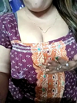 Snapshot of Beautyy38 chatting on March 9, 2025, 7:48 pm Beautyy38 online show from March 9, 2025, 7:48 pm