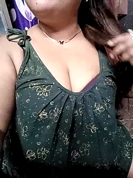Snapshot of Beautyy38 chatting on March 19, 2025, 7:38 pm Beautyy38 online show from March 19, 2025, 7:38 pm