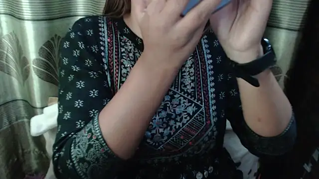 queen angelina online show from March 19, 2026, 8:02 pm