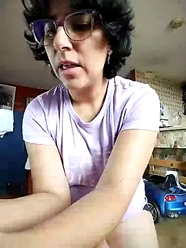 Snapshot of Im_Alma_ chatting on January 4, 2025, 8:27 pm Im Alma online show from January 4, 2025, 8:27 pm