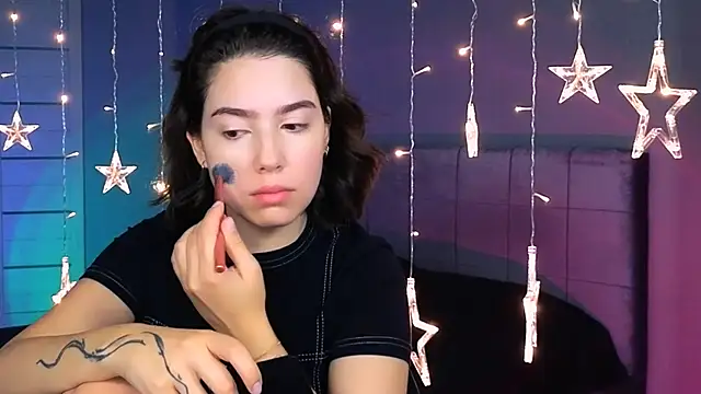 Stacy Gonzales  online show from September 28, 2025, 6:19 am