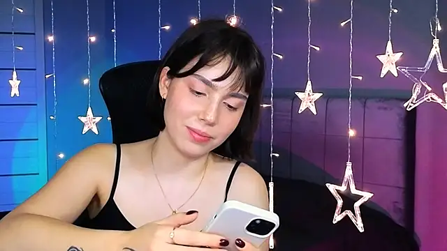 Stacy Gonzales  online show from November 5, 2025, 10:37 am