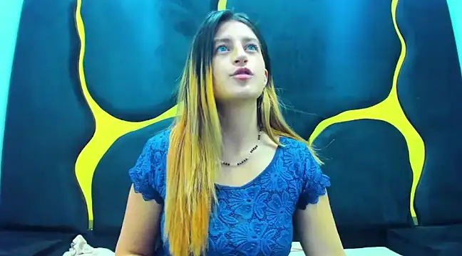 GiaRoussel online show from February 11, 2025, 3:08 pm