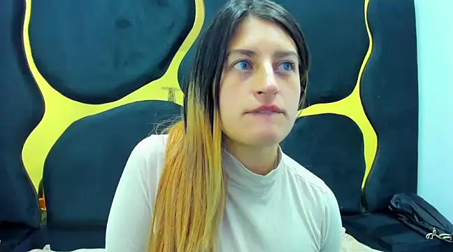 GiaRoussel online show from February 12, 2025, 1:27 pm