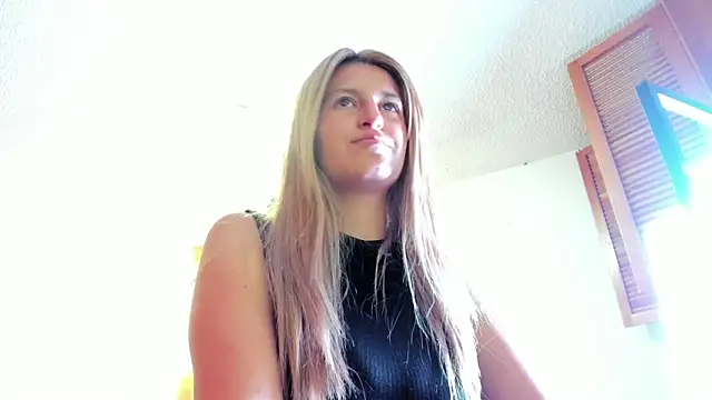 GiaRoussel online show from March 24, 2026, 1:38 pm