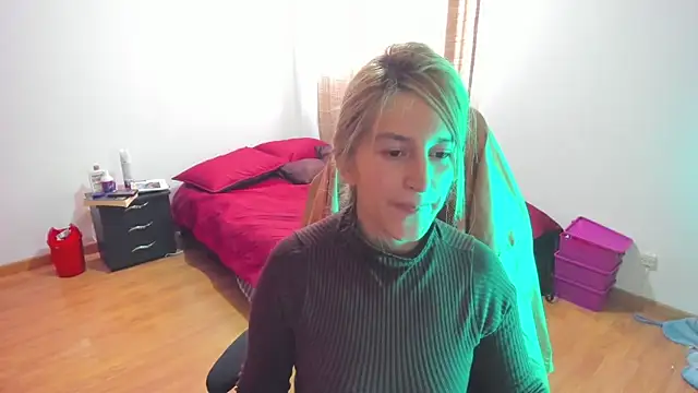 GiaRoussel online show from April 7, 2026, 3:56 pm