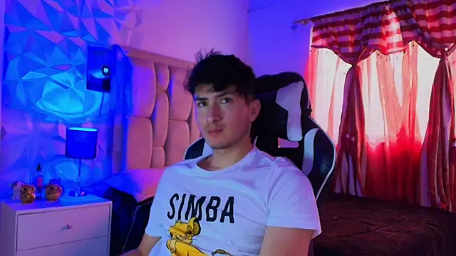Snapshot of santyago_taylor chatting on December 27, 2024, 7:03 pm santyago taylor online show from December 27, 2024, 7:03 pm