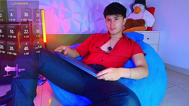 Snapshot of santyago_taylor chatting on September 30, 2025, 6:35 pm santyago taylor online show from September 30, 2025, 6:35 pm