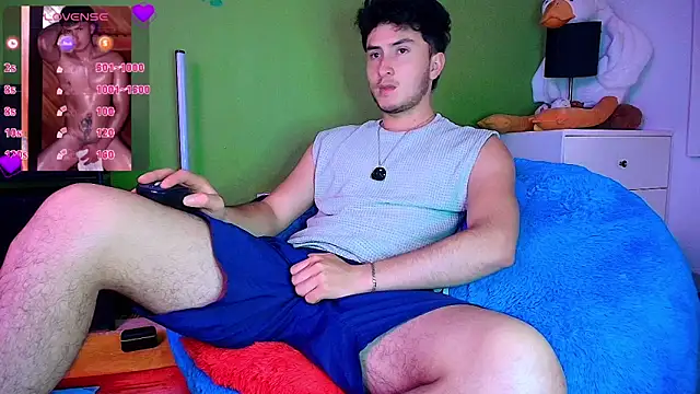 Snapshot of santyago_taylor chatting on November 4, 2025, 7:02 pm santyago taylor online show from November 4, 2025, 7:02 pm