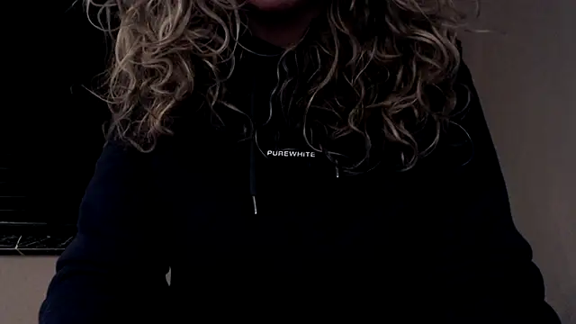 Snapshot of JenniLowen chatting on February 10, 2025, 8:00 pm JenniLowen online show from February 10, 2025, 8:00 pm