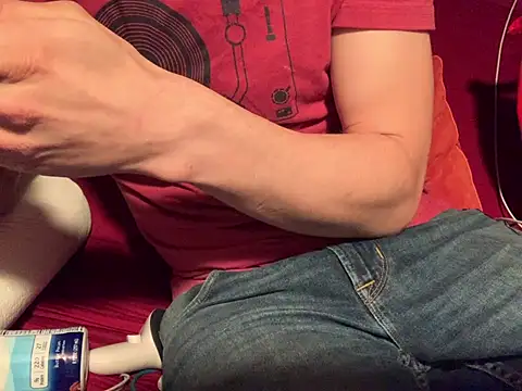 skatebored online show from March 6, 2025, 9:14 am