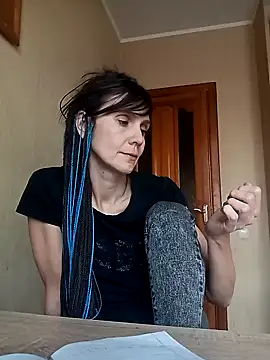 Francenia lolis online show from October 30, 2025, 7:54 am