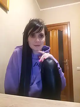 Francenia lolis online show from November 11, 2025, 8:31 pm