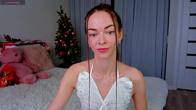 Snapshot of Undertheskin chatting on December 28, 2024, 4:20 pm Undertheskin online show from December 28, 2024, 4:20 pm