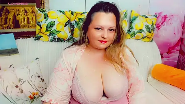 KlaraHoll online show from May 30, 2026, 3:20 pm