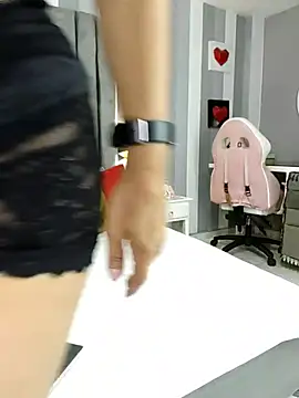 Snapshot of Julianewell chatting on November 15, 2025, 12:34 pm Julianewell online show from November 15, 2025, 12:34 pm