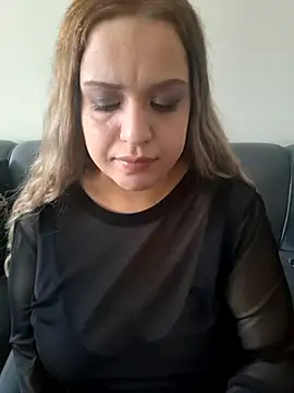 cansuozell online show from October 26, 2025, 1:06 pm