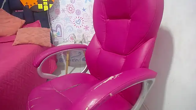 KOURTNEY-- online show from October 29, 2025, 2:14 am