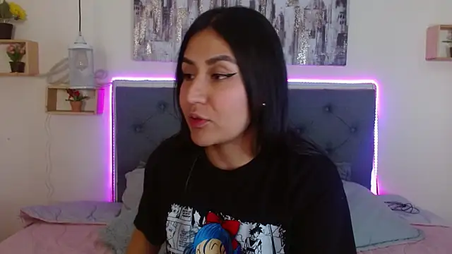 mia aira online show from October 4, 2025, 2:59 pm