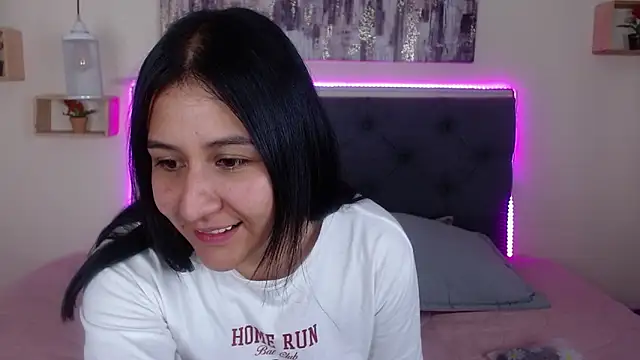 mia aira online show from October 31, 2025, 3:13 pm