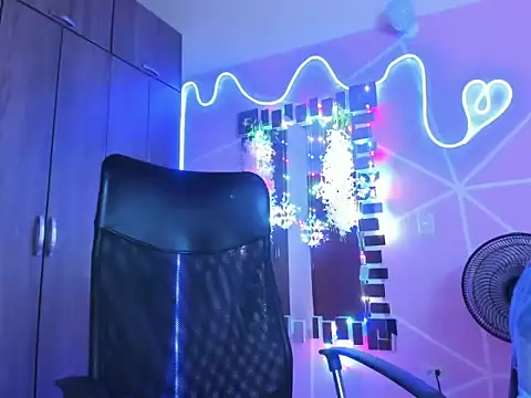  ALLYSON18  online show from January 21, 2025, 5:30 pm