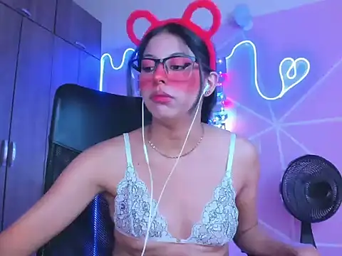  ALLYSON18  online show from February 1, 2025, 2:24 pm