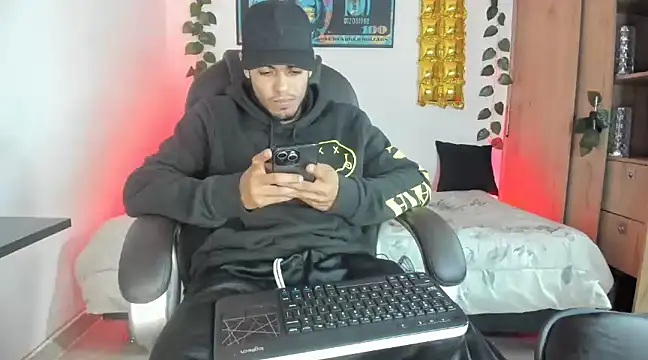 mikee scooth online show from February 12, 2025, 3:51 am