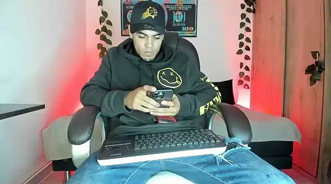 mikee scooth online show from March 3, 2025, 3:19 am