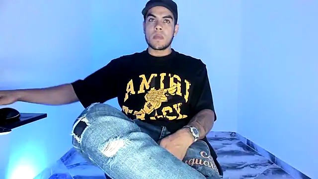 mikee scooth online show from November 11, 2025, 10:32 pm