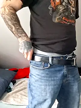 Snapshot of PNTlooker256 chatting on February 19, 2026, 6:15 pm PNTlooker256 online show from February 19, 2026, 6:15 pm