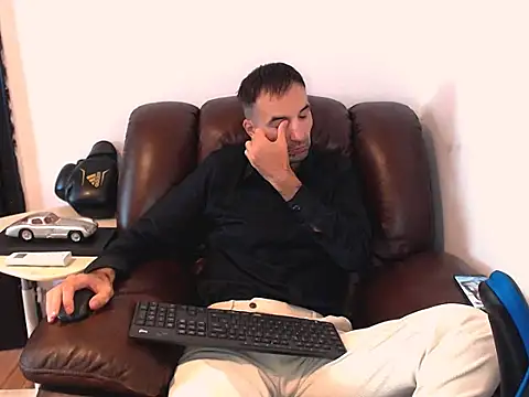 Leo 1617 online show from October 11, 2025, 9:19 am