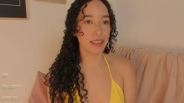 Snapshot of Heyloreley chatting on September 14, 2025, 12:32 am Heyloreley online show from September 14, 2025, 12:32 am