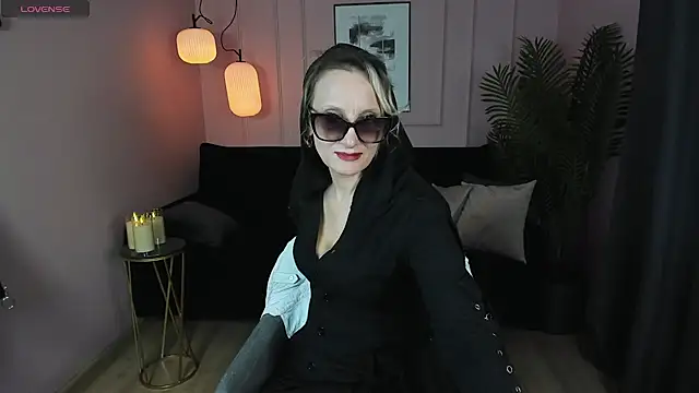 Queen Anna  online show from January 30, 2025, 11:55 am