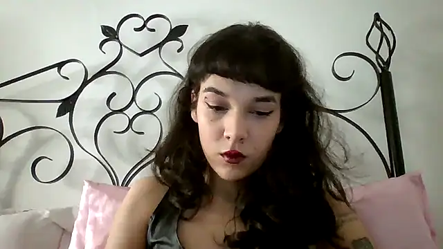 kimmykink online show from October 2, 2025, 9:00 pm