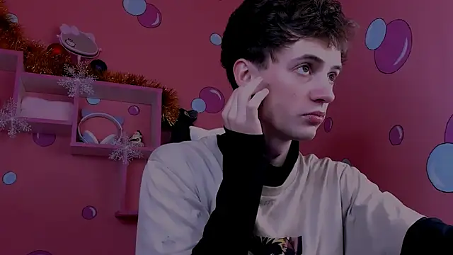 LukeSweet online show from December 21, 2025, 11:28 am