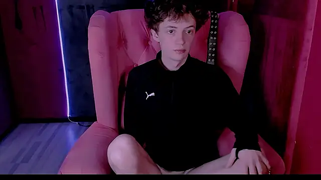 LukeSweet online show from February 4, 2026, 10:43 am