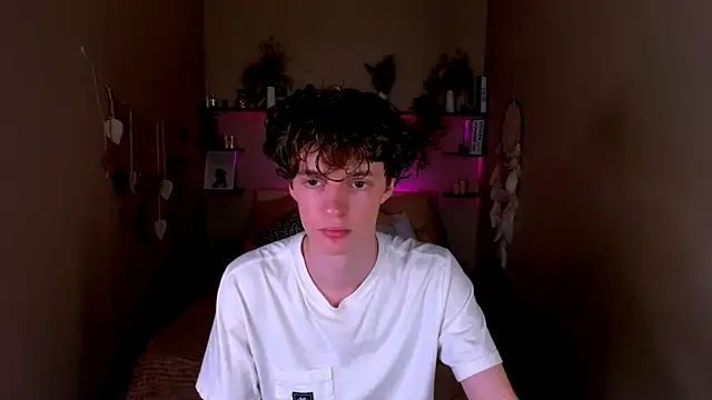Snapshot of LukeSweet chatting on July 6, 2026, 1:19 pm LukeSweet online show from July 6, 2026, 1:19 pm