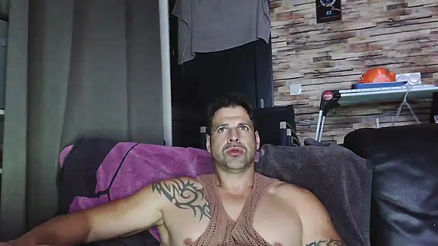 XxBigboybandxX online show from November 17, 2025, 5:30 pm