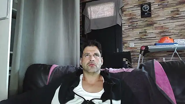 XxBigboybandxX online show from November 18, 2025, 12:20 pm