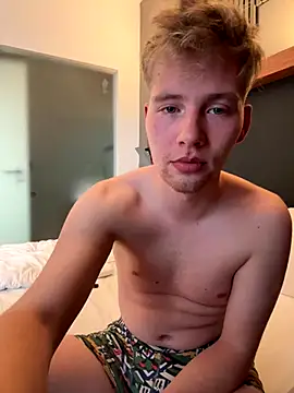 CDLukeLucy420 online show from October 5, 2025, 4:05 pm